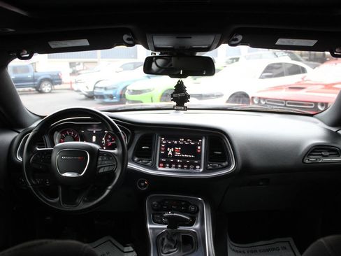 Used 2018 Dodge Challenger R/T w/ Driver Convenience Group RWD image 15