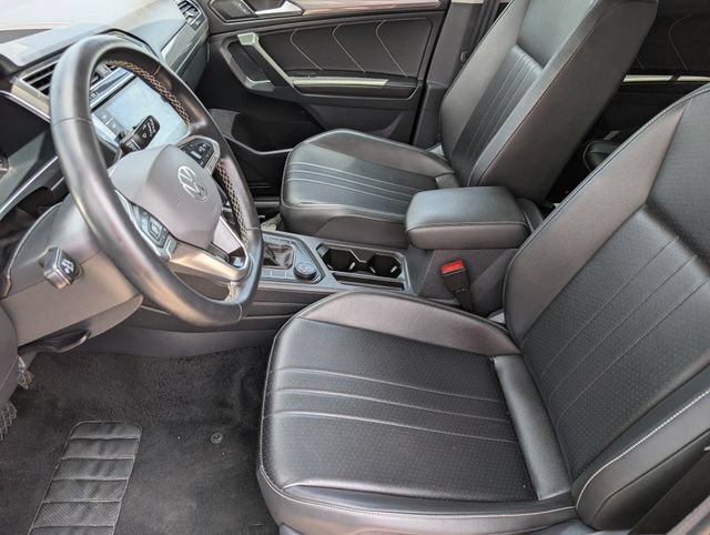 Used 2024 Volkswagen Tiguan SE AWD/4WD image 15