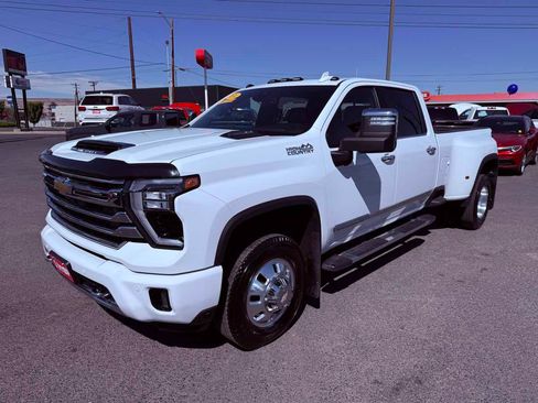 Used 2024 Chevrolet Silverado 3500 High Country AWD/4WD image 3