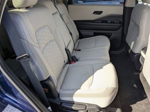 Used 2024 Nissan Pathfinder SV image 35