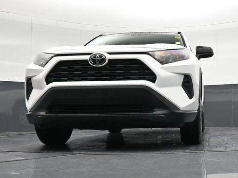 Used 2020 Toyota RAV4 LE FWD image 31