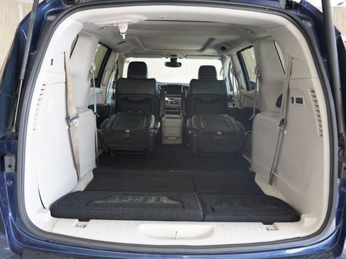 Used 2018 Chrysler Pacifica Limited FWD image 42