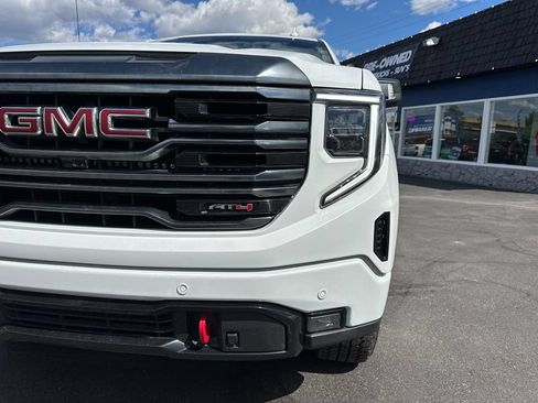 Used 2022 GMC Sierra 1500 AT4 w/ AT4 Premium Package AWD/4WD image 3