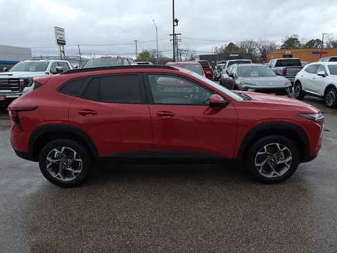 New 2026 Chevrolet Trax LT w/ Driver Confidence Package image 9