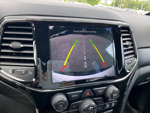 Used 2021 Jeep Grand Cherokee Laredo X AWD/4WD image 18