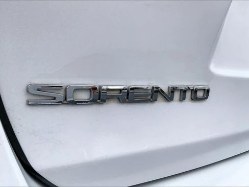 Used 2020 Kia Sorento LX V6 image 9