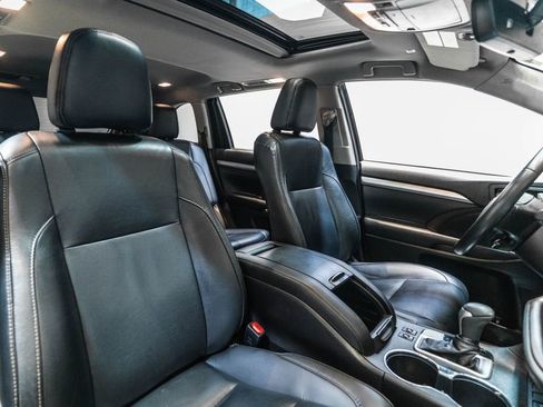 Used 2019 Toyota Highlander XLE AWD/4WD image 15