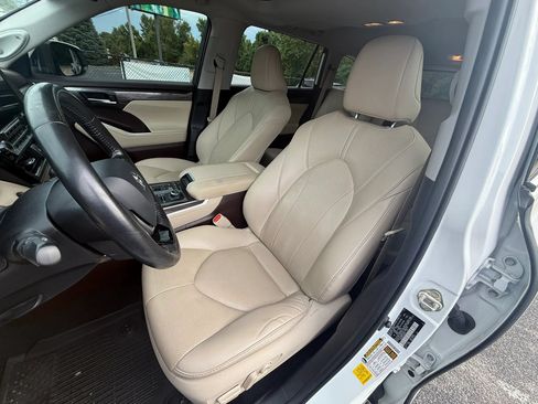 Used 2020 Toyota Highlander Limited AWD/4WD image 9
