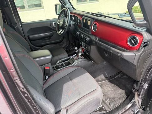 Used 2020 Jeep Wrangler Unlimited Rubicon w/ Cold Weather Group AWD/4WD image 16