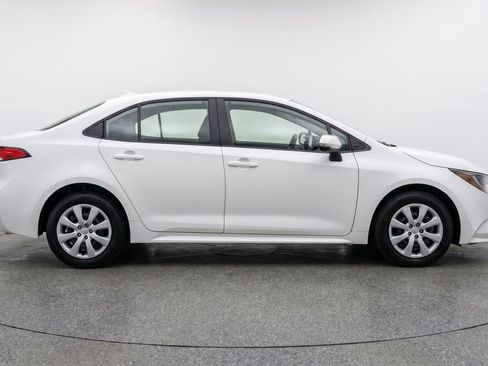 Used 2025 Toyota Corolla LE FWD image 11