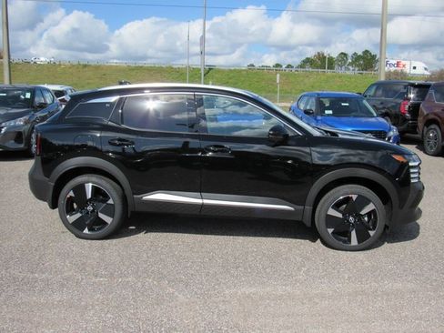 New 2026 Nissan Kicks SR image 2