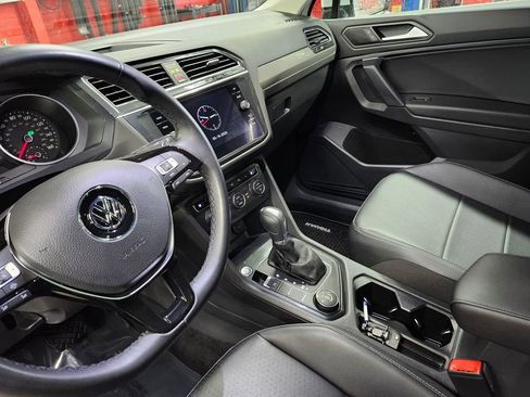 Used 2019 Volkswagen Tiguan SE w/ Panoramic Sunroof Package AWD/4WD image 7