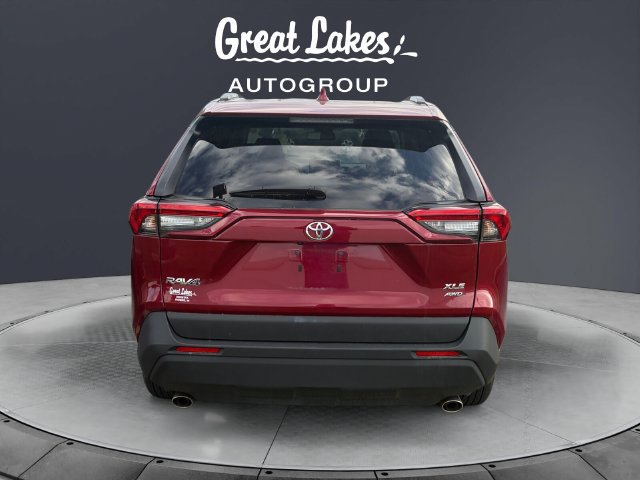 Used 2025 Toyota RAV4 XLE AWD/4WD image 2