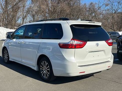 Used 2018 Toyota Sienna XLE w/ XLE Navigation Package image 6