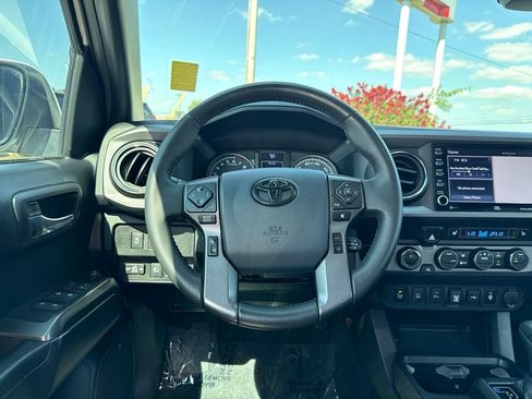 Used 2020 Toyota Tacoma TRD Off-Road w/ TRD Premium Off Road Package AWD/4WD image 13