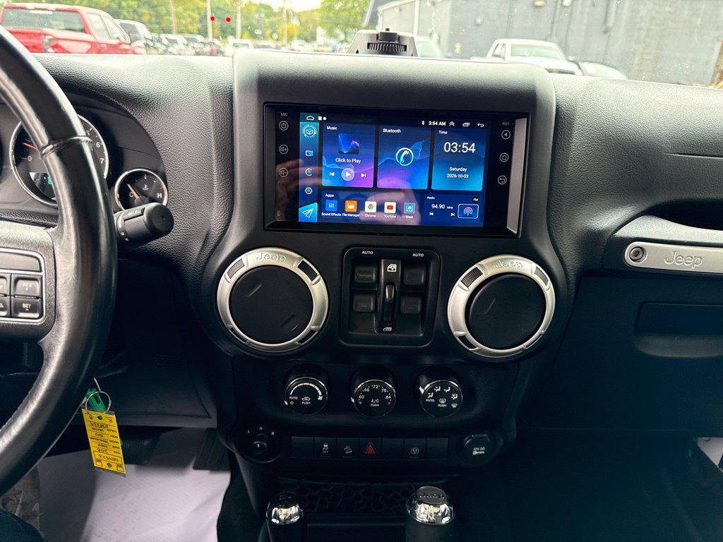 Used 2018 Jeep Wrangler Unlimited Sahara w/ Connectivity Group AWD/4WD image 7