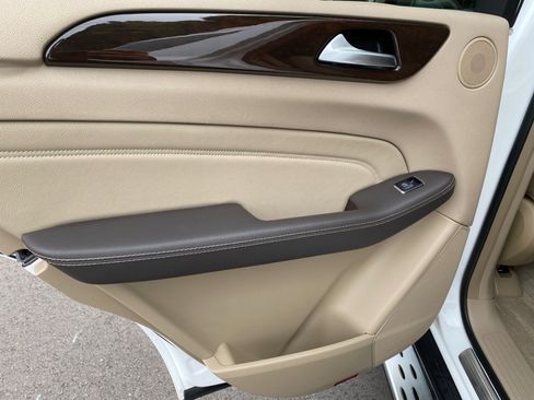 Used 2015 Mercedes-Benz ML 350 2WD w/ Premium 1 Package image 41