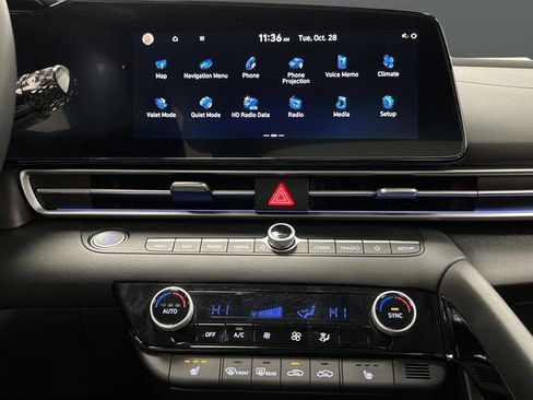 Used 2024 Hyundai Elantra SEL w/ Convenience Package image 9