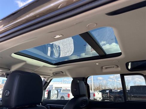 Used 2020 Land Rover Defender 110 SE image 26