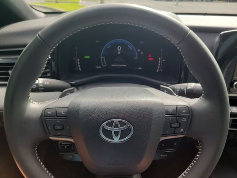 Used 2025 Toyota Camry SE FWD image 29