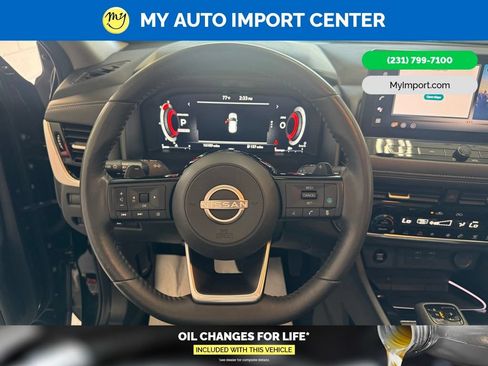 Used 2024 Nissan Rogue SL w/ SL Premium Package FWD image 16