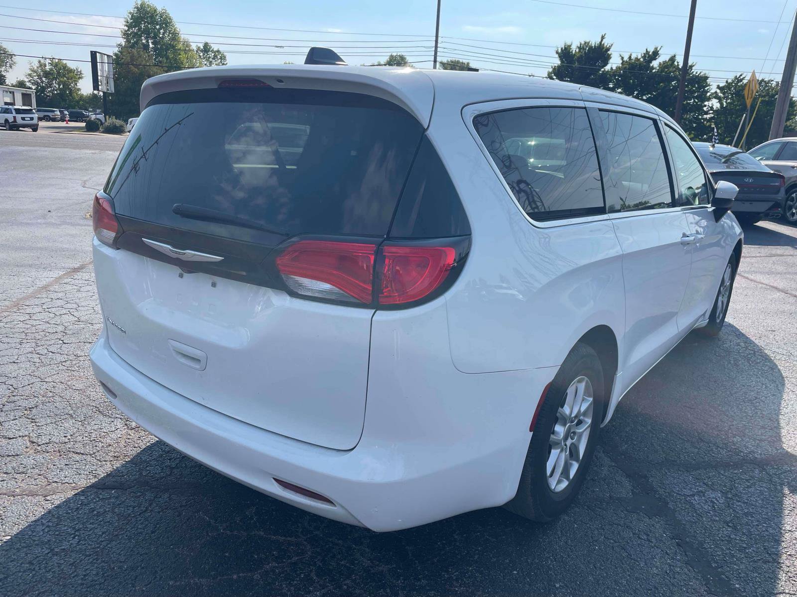 Used 2022 Chrysler Voyager LX FWD image 8