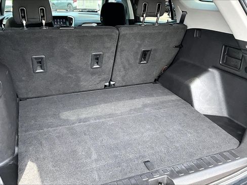 Used 2020 GMC Terrain SLE w/ Driver Convenience Package FWD image 4