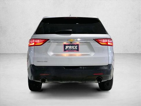 Used 2021 Chevrolet Traverse LS FWD image 4