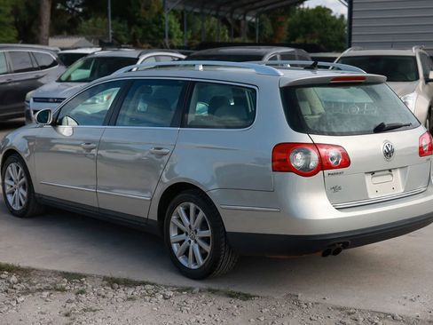 Used 2010 Volkswagen Passat Komfort FWD image 4