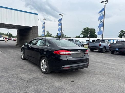 Used 2018 Ford Fusion SE FWD image 4