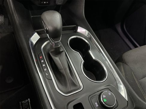 Used 2021 Chevrolet Traverse LT image 14