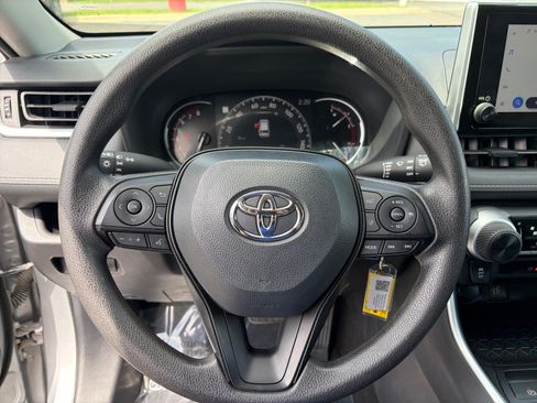 Used 2025 Toyota RAV4 LE AWD/4WD image 12