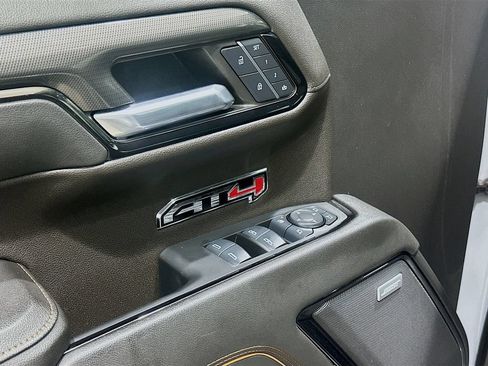 Used 2024 GMC Sierra 1500 AT4 w/ Technology Package AWD/4WD image 18
