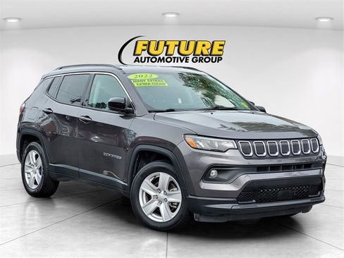 Used 2022 Jeep Compass Latitude image 1