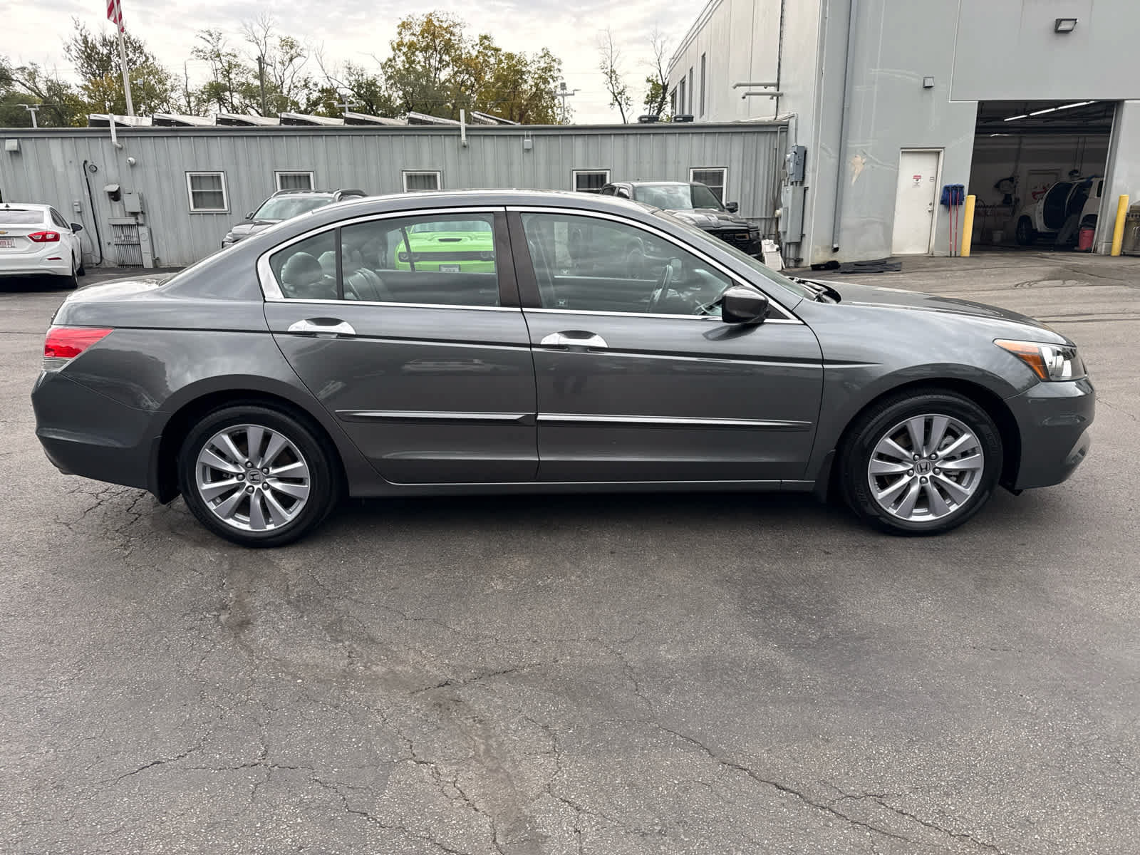 Used 2011 Honda Accord EX-L image 2