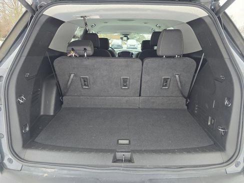 Used 2021 Chevrolet Traverse LT image 18