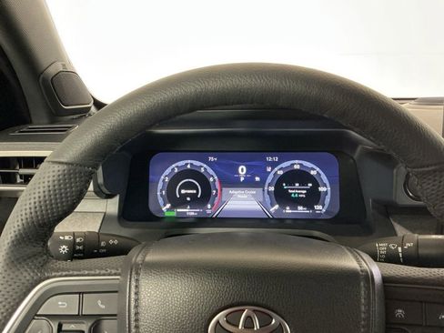 Used 2025 Toyota Tacoma Trailhunter AWD/4WD image 10