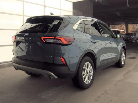 Used 2023 Ford Escape Active w/ Tech Pack #1 AWD/4WD image 3