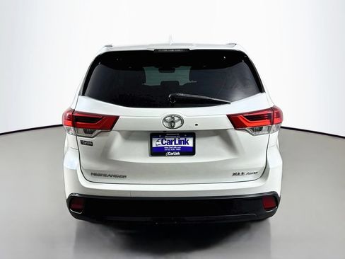 Used 2018 Toyota Highlander XLE AWD/4WD image 7