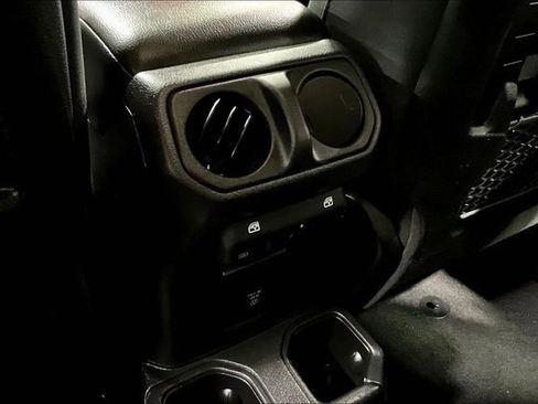 Used 2021 Jeep Wrangler Unlimited Rubicon AWD/4WD image 10