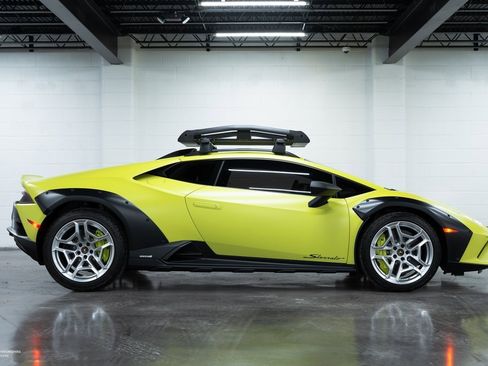 Used 2024 Lamborghini Huracan Sterrato image 18