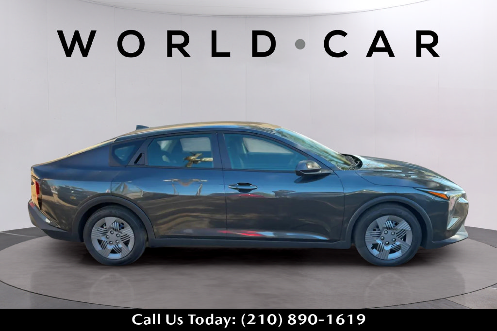 Used 2026 Kia K4 FWD image 2