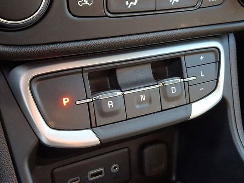 Used 2024 GMC Terrain SLE image 19