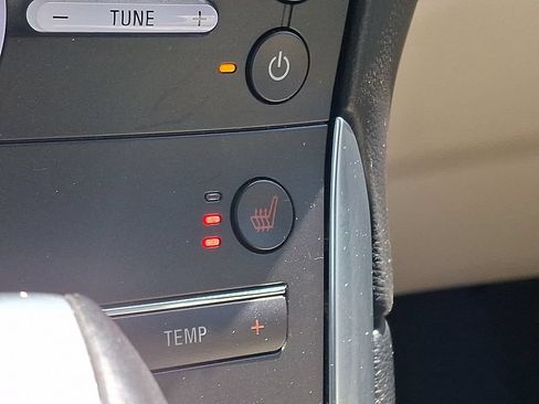 Used 2018 Ford Edge Titanium FWD image 23