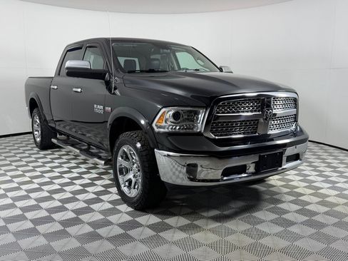 Used 2018 RAM 1500 Laramie AWD/4WD image 3
