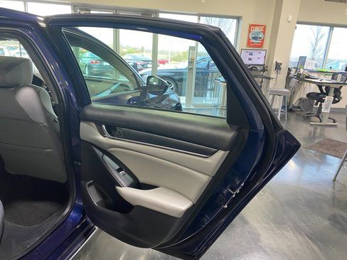 Used 2020 Honda Accord EX image 18