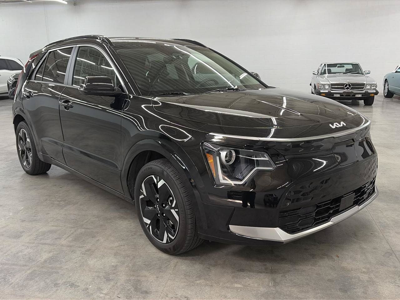 Used 2023 Kia Niro Wind w/ Wind Preserve Package FWD image 4