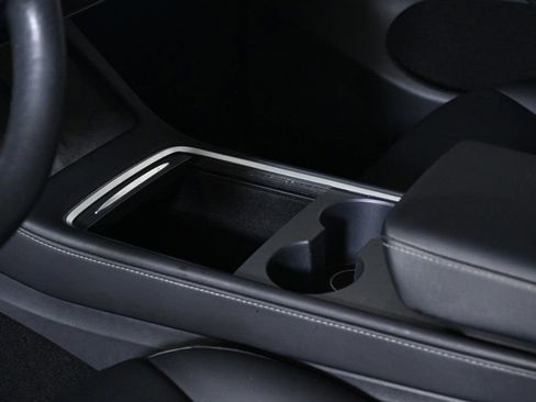 Used 2022 Tesla Model Y Performance image 19