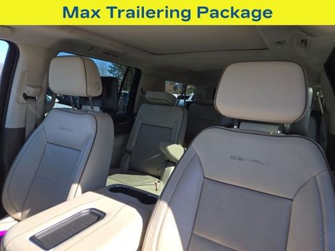 Used 2023 GMC Yukon XL Denali w/ Advanced Technology Package image 7