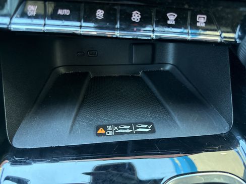 Used 2025 Chevrolet Traverse LT image 29